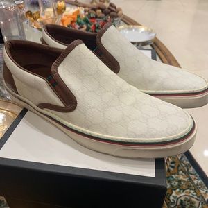 Gucci slip on sneakers
